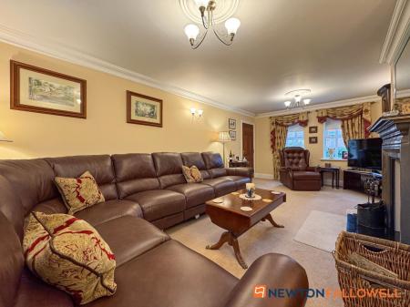 5 bedroom Detached house for sale in Bells Court, Carlton-Le-Moorland, LN5