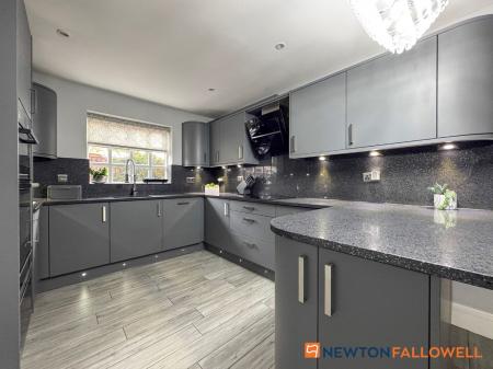 5 bedroom Detached house for sale in Bells Court, Carlton-Le-Moorland, LN5