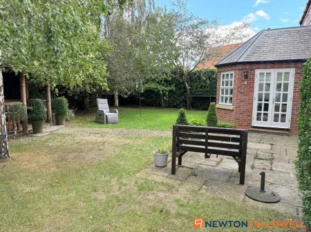 5 bedroom Detached house for sale in Bells Court, Carlton-Le-Moorland, LN5