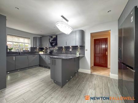 5 bedroom Detached house for sale in Bells Court, Carlton-Le-Moorland, LN5