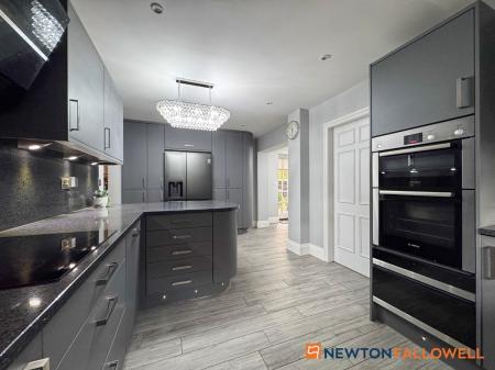 5 bedroom Detached house for sale in Bells Court, Carlton-Le-Moorland, LN5