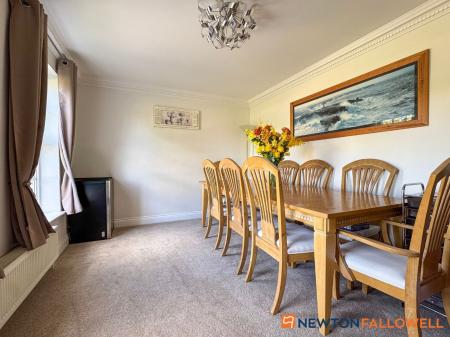 5 bedroom Detached house for sale in Sutton Lane, Brant Broughton, LN5