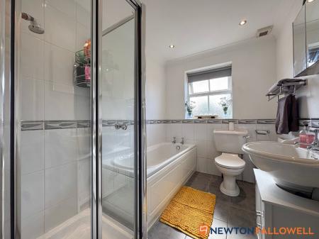 5 bedroom Detached house for sale in Sutton Lane, Brant Broughton, LN5
