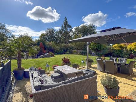 5 bedroom Detached house for sale in Sutton Lane, Brant Broughton, LN5