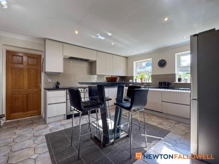 5 bedroom Detached house for sale in Sutton Lane, Brant Broughton, LN5