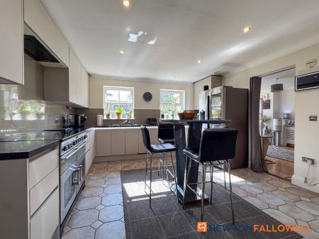 5 bedroom Detached house for sale in Sutton Lane, Brant Broughton, LN5