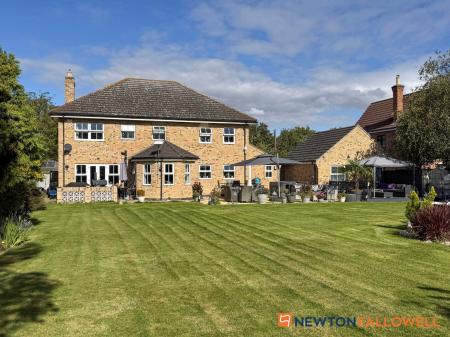 5 bedroom Detached house for sale in Sutton Lane, Brant Broughton, LN5