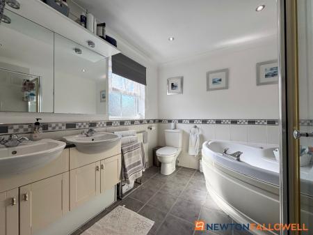 5 bedroom Detached house for sale in Sutton Lane, Brant Broughton, LN5