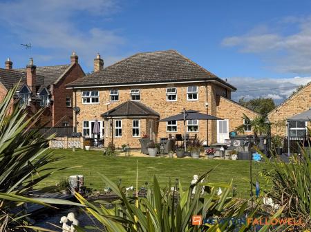 5 bedroom Detached house for sale in Sutton Lane, Brant Broughton, LN5