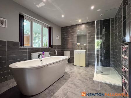 5 bedroom Detached bungalow for sale in September Grange, Sutton-on-Trent