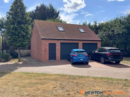 5 bedroom Detached bungalow for sale in September Grange, Sutton-on-Trent