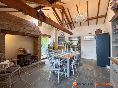 6 bedroom Detached house for sale in Mill Lane, Normanton-On-Trent, NG23
