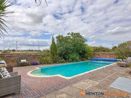 6 bedroom Detached house for sale in Mill Lane, Normanton-On-Trent, NG23