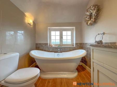 6 bedroom Detached house for sale in Mill Lane, Normanton-On-Trent, NG23