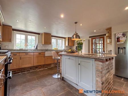 6 bedroom Detached house for sale in Mill Lane, Normanton-On-Trent, NG23