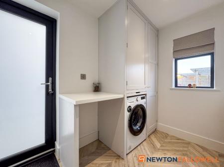 4 bedroom Detached house for sale in Chestnut Grove, Farndon, NG24