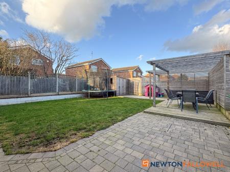 4 bedroom Detached house for sale in Chestnut Grove, Farndon, NG24