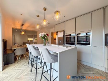 4 bedroom Detached house for sale in Chestnut Grove, Farndon, NG24