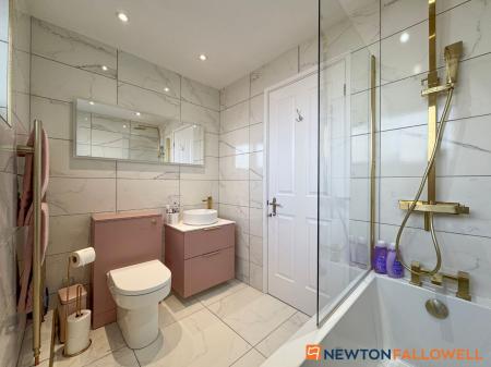 4 bedroom Detached house for sale in Chestnut Grove, Farndon, NG24