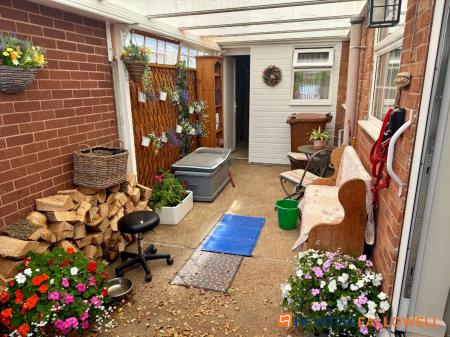 3 bedroom Semi-detached bungalow for sale in Crew Road, Collingham, NG23