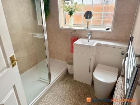 3 bedroom Semi-detached bungalow for sale in Crew Road, Collingham, NG23
