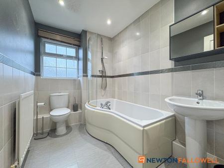 2 bedroom Flat for sale in Johnsons Road, Fernwood, NG24