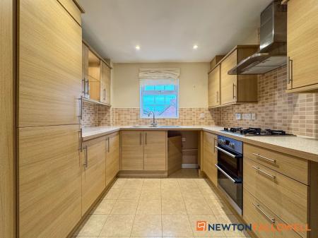 2 bedroom Flat for sale in Johnsons Road, Fernwood, NG24