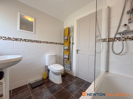 3 bedroom Terraced House for sale in Boundary Road, Newark, NG24