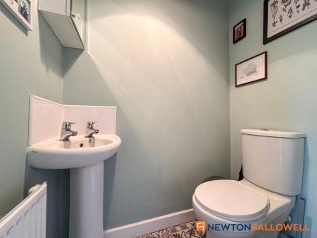 2 bedroom Terraced House for sale in Hunters Road, Fernwood, NG24