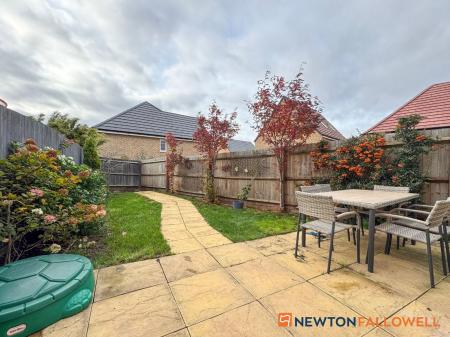 2 bedroom Terraced House for sale in Hunters Road, Fernwood, NG24