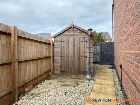 2 bedroom Terraced House for sale in Hunters Road, Fernwood, NG24