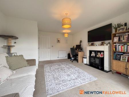 2 bedroom Terraced House for sale in Hunters Road, Fernwood, NG24