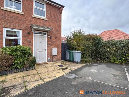 2 bedroom Terraced House for sale in Hunters Road, Fernwood, NG24