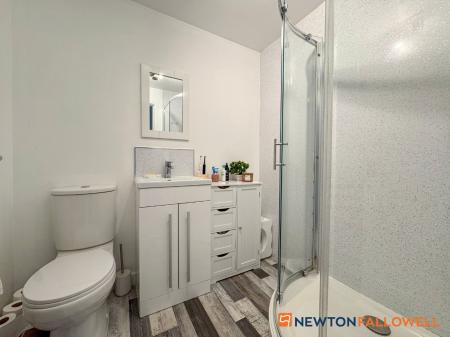 2 bedroom Terraced House for sale in Hunters Road, Fernwood, NG24