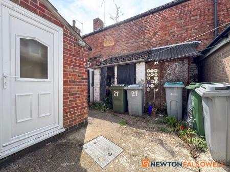 2 bedroom Terraced House for sale in Albion Street, Newark, NG24