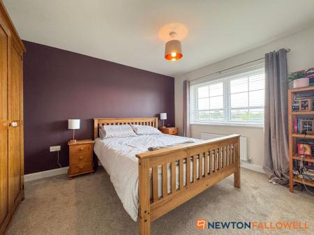4 bedroom Detached house for sale in Phoenix Lane, Fernwood, NG24
