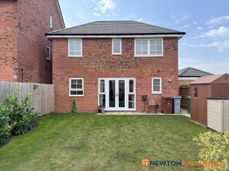 4 bedroom Detached house for sale in Phoenix Lane, Fernwood, NG24