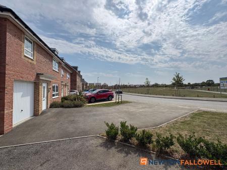 4 bedroom Detached house for sale in Phoenix Lane, Fernwood, NG24