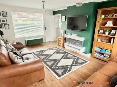 3 bedroom Semi-detached house for sale in Braemer Road, Collingham, NG23