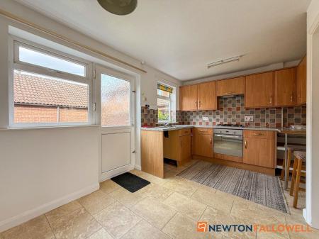 2 bedroom Semi-detached house for sale in Pelham Close, Newark, NG24