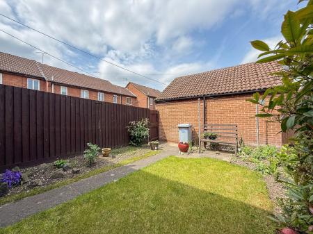 2 bedroom Semi-detached house for sale in Pelham Close, Newark, NG24
