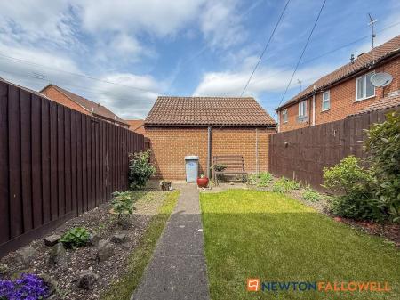 2 bedroom Semi-detached house for sale in Pelham Close, Newark, NG24