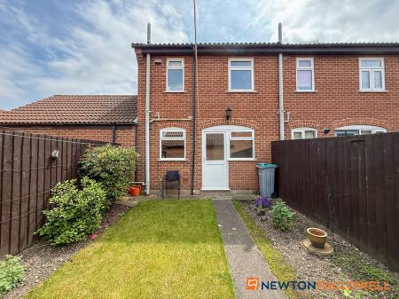 2 bedroom Semi-detached house for sale in Pelham Close, Newark, NG24