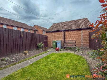 2 bedroom Semi-detached house for sale in Pelham Close, Newark, NG24