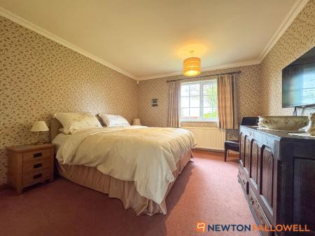 3 bedroom Detached bungalow for sale in The Paddocks, Stapleford, LN6