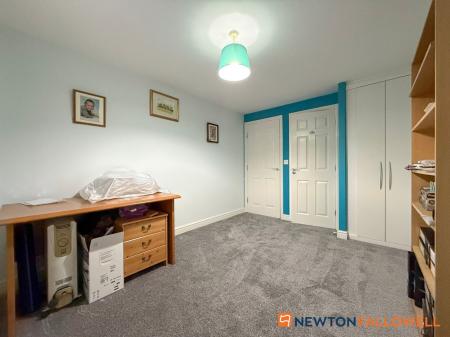 5 bedroom Detached house for sale in Pond Close, Fernwood, NG24
