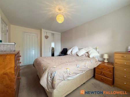 5 bedroom Detached house for sale in Pond Close, Fernwood, NG24