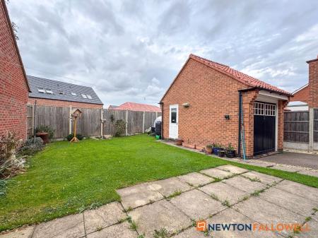 5 bedroom Detached house for sale in Pond Close, Fernwood, NG24