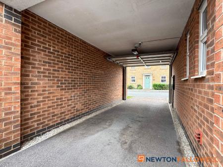 5 bedroom Detached house for sale in Pond Close, Fernwood, NG24