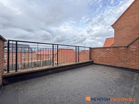 5 bedroom Detached house for sale in Pond Close, Fernwood, NG24